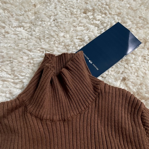 Brandy Melville Ribbed Mock Turtleneck Size One-Size - Picture 8 of 12